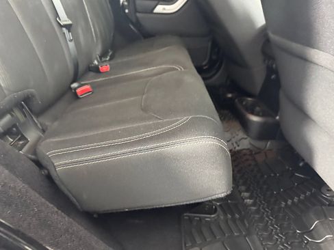 Used 2015 Jeep Wrangler Unlimited Sahara w/ Connectivity Group AWD/4WD image 23