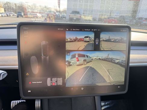 Used 2024 Tesla Model Y Performance image 23