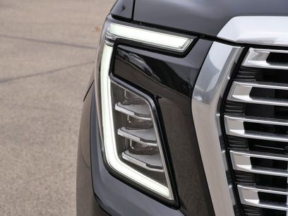 New 2026 GMC Yukon XL Denali w/ Sun & Power Step Package