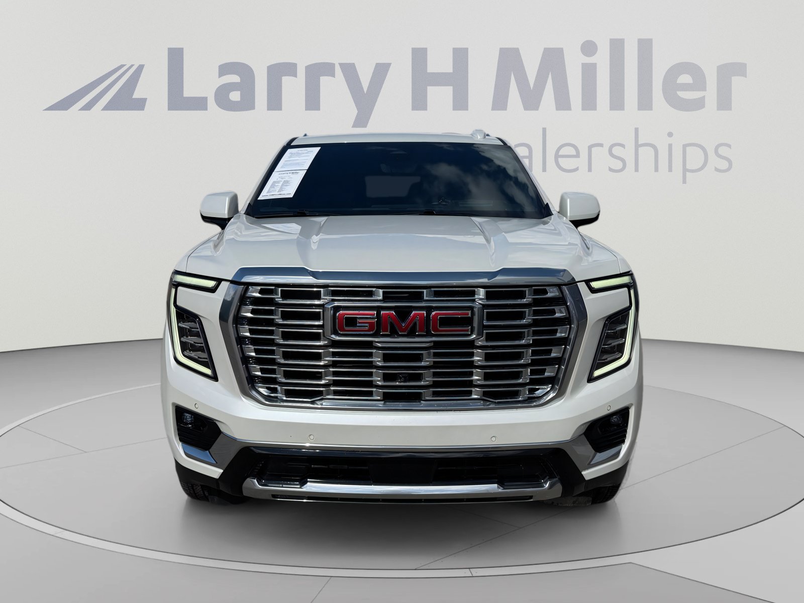 Used 2025 GMC Yukon XL Denali w/ Advanced Technology Package AWD/4WD image 8