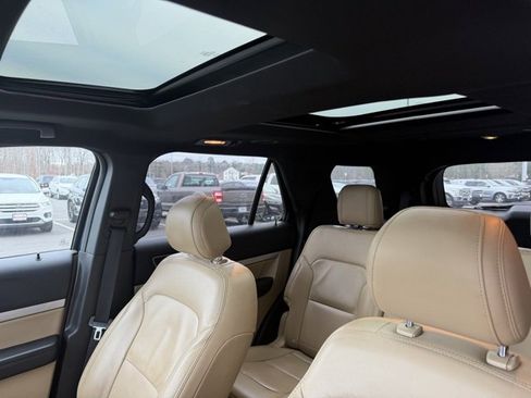 Used 2017 Ford Explorer XLT w/ Equipment Group 202A image 10