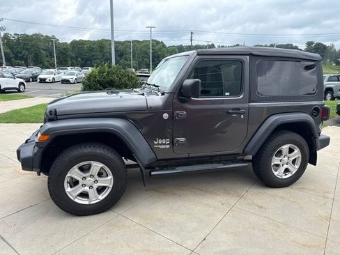Used 2018 Jeep Wrangler Sport AWD/4WD image 4