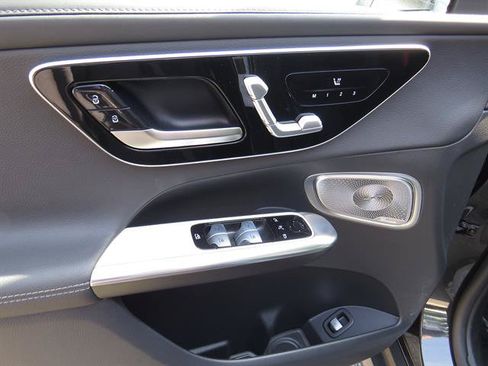 Used 2024 Mercedes-Benz GLC 300 4MATIC image 9