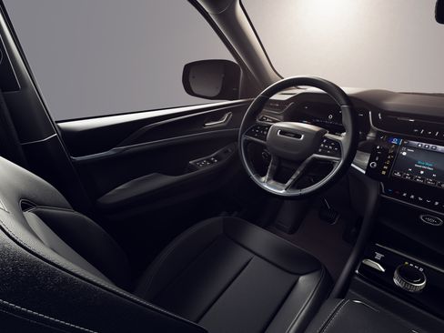 New 2026 Jeep Grand Cherokee Altitude AWD/4WD image 8