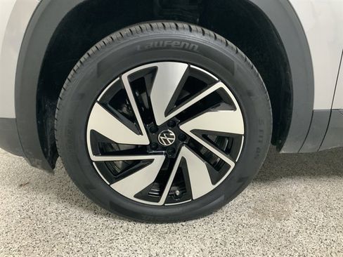 Used 2025 Volkswagen Atlas SE AWD/4WD image 8