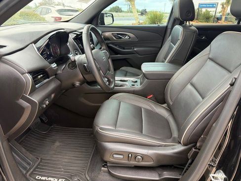 Used 2023 Chevrolet Traverse Premier w/ Redline Edition image 5