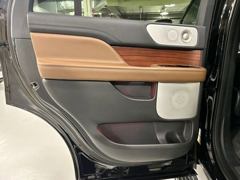 Certified 2023 Lincoln Navigator Reserve AWD/4WD image 22