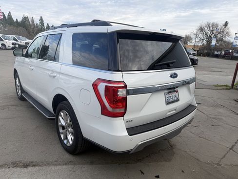 Used 2020 Ford Expedition XLT w/ Equipment Group 202A image 3