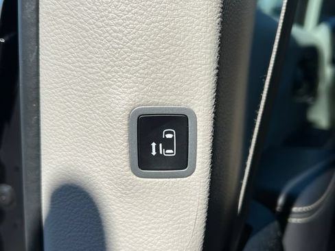 Used 2024 Chrysler Pacifica Touring-L FWD image 38