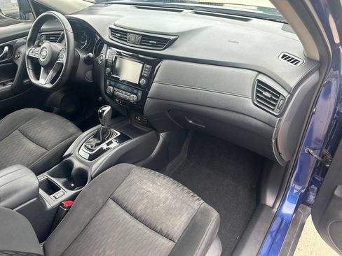 Used 2020 Nissan Rogue SV FWD image 32