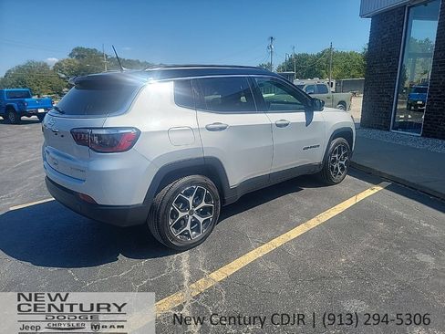 Used 2025 Jeep Compass Limited AWD/4WD image 5