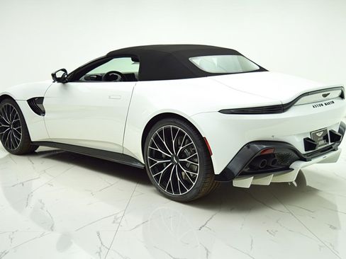 Used 2023 Aston Martin V8 Vantage Roadster RWD image 17