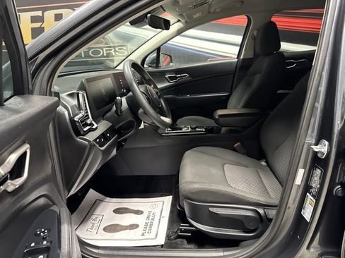 Used 2024 Kia Sportage LX FWD image 5
