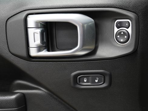 Used 2024 Jeep Wrangler Sport S image 17