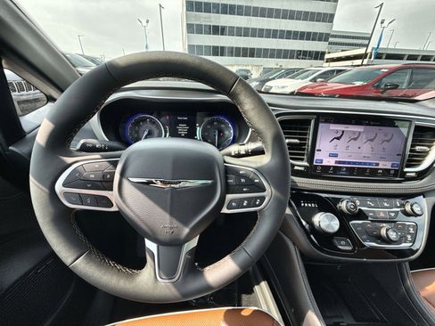 New 2026 Chrysler Pacifica Pinnacle image 16