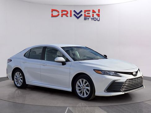 Used 2024 Toyota Camry LE image 7