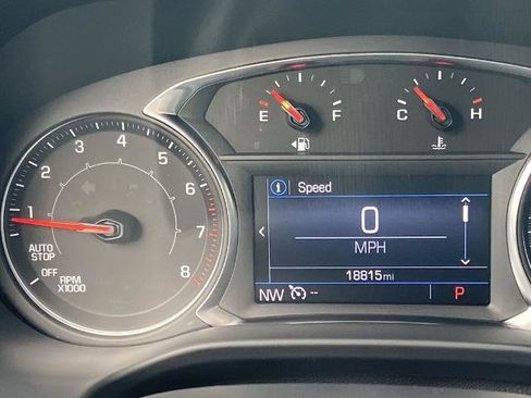 Used 2022 GMC Acadia SLE w/ Driver Convenience Package image 7