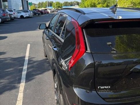 Used 2023 Kia Niro SX Touring FWD image 7