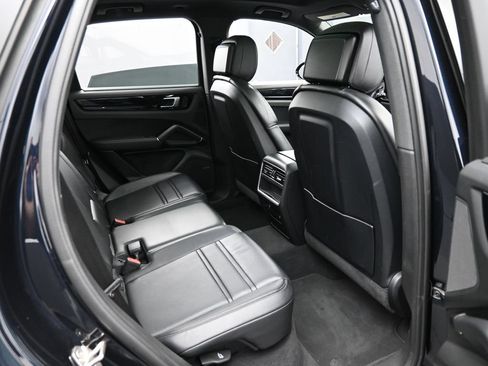 Certified 2022 Porsche Cayenne AWD/4WD image 28