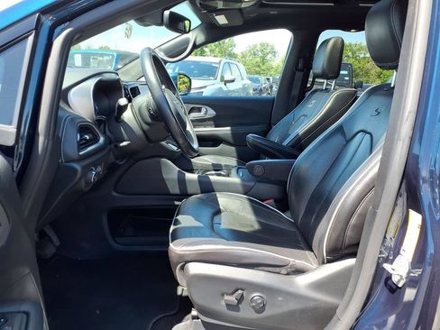 Used 2021 Chrysler Pacifica Limited w/ Uconnect Theater Family Group AWD/4WD image 17