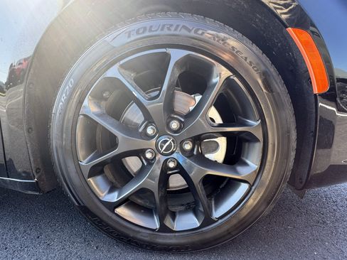 Used 2025 Chrysler Pacifica Limited FWD image 15
