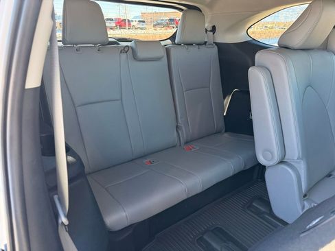 Used 2024 Toyota Highlander Limited image 32