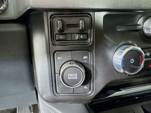 Used 2026 Ford F450 Platinum w/ FX4 Off-Road Package AWD/4WD image 29