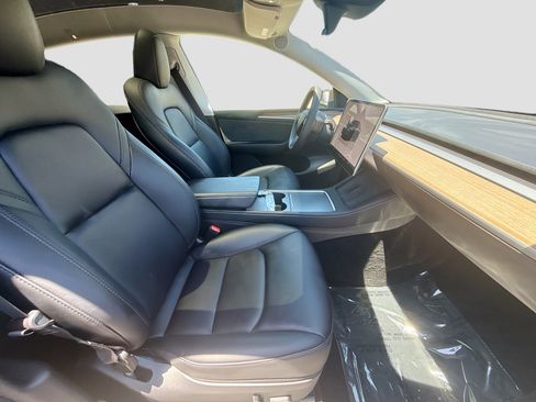 Used 2023 Tesla Model Y 2WD image 32