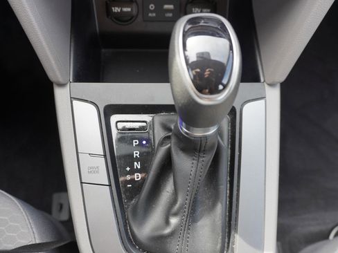 Used 2019 Hyundai Elantra SE FWD image 32