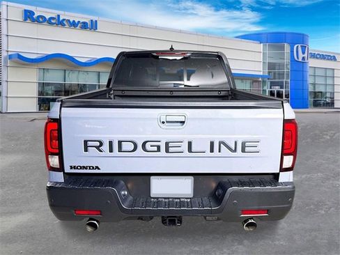 New 2026 Honda Ridgeline Black Edition image 4