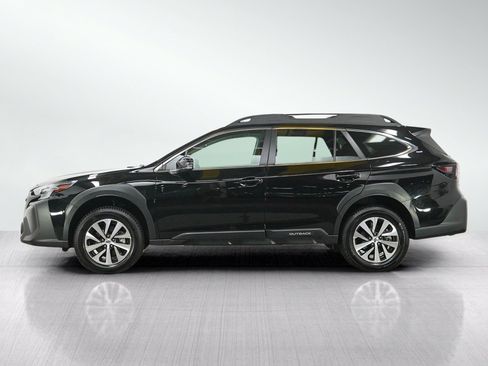 Used 2025 Subaru Outback Premium AWD/4WD image 2