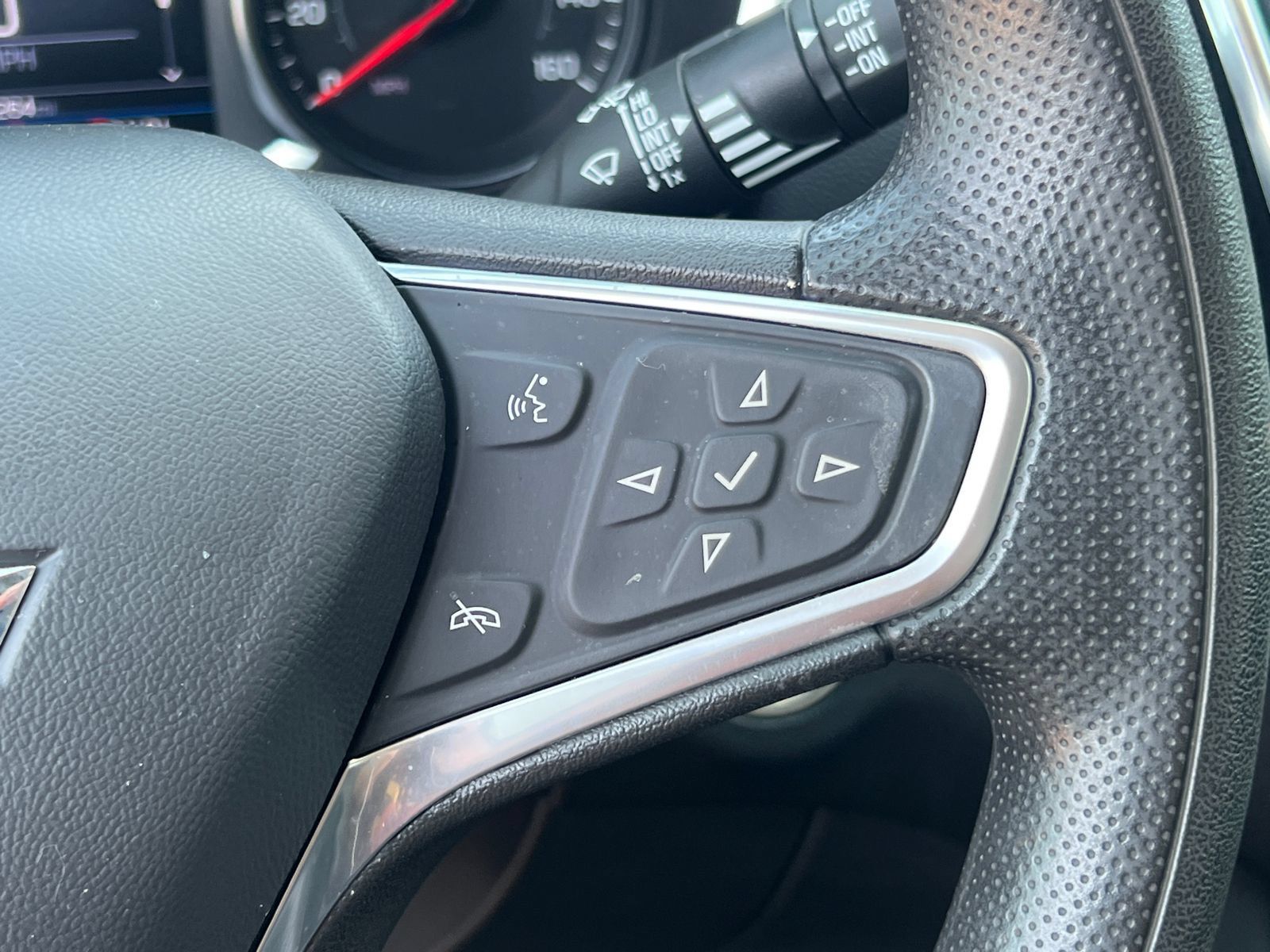 Used 2023 Chevrolet Equinox LT FWD image 27