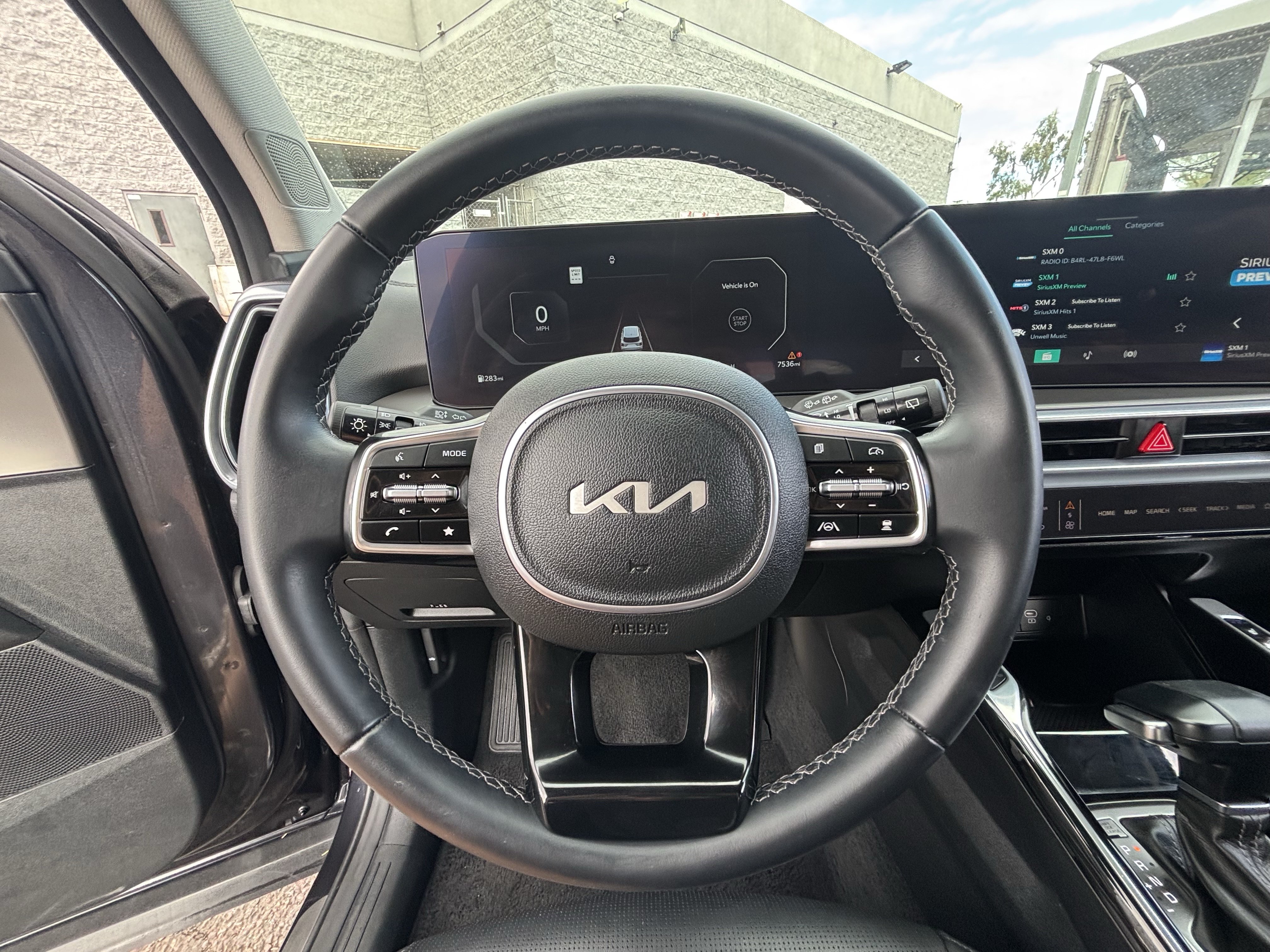 Used 2025 Kia Sorento SX FWD image 25