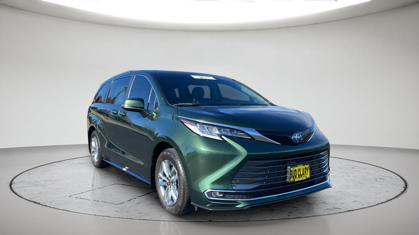 Certified 2023 Toyota Sienna Limited AWD/4WD image 3