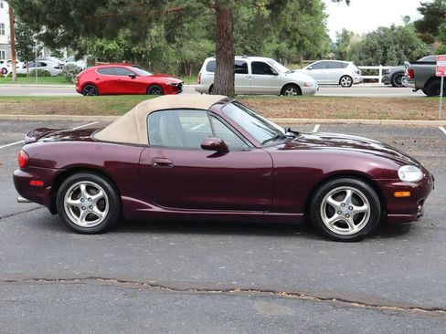 Used 2000 MAZDA MX-5 Miata RWD image 16