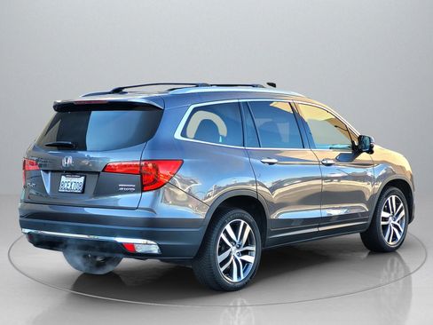 Used 2017 Honda Pilot Touring image 8