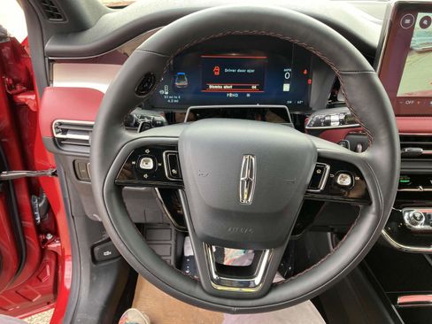 New 2025 Lincoln Corsair Reserve w/ Equipment Group 202A image 32