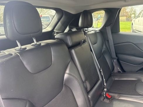 Used 2020 Jeep Cherokee Latitude Plus image 12