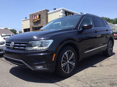 Used 2018 Volkswagen Tiguan SEL AWD/4WD image 2