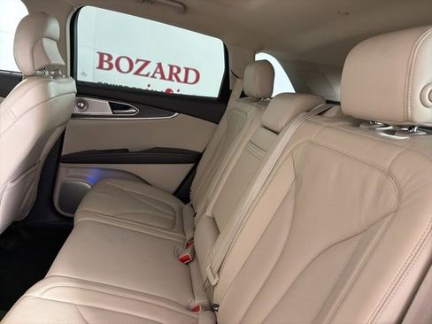 Used 2016 Lincoln MKX Reserve w/ Luxury Package FWD image 13