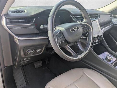 Used 2022 Jeep Grand Cherokee Laredo w/ Luxury Tech Group I image 9