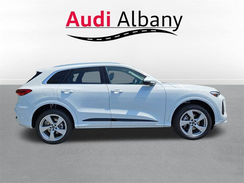 New 2025 Audi Q5 Premium Plus image 3