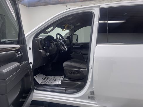 Used 2025 GMC Sierra 2500 SLE w/ SLE Value Package; AWD/4WD image 9