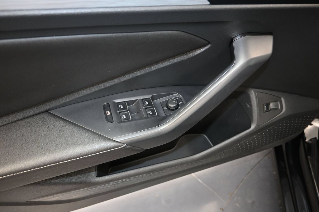 Used 2025 Volkswagen Jetta Sport FWD image 11