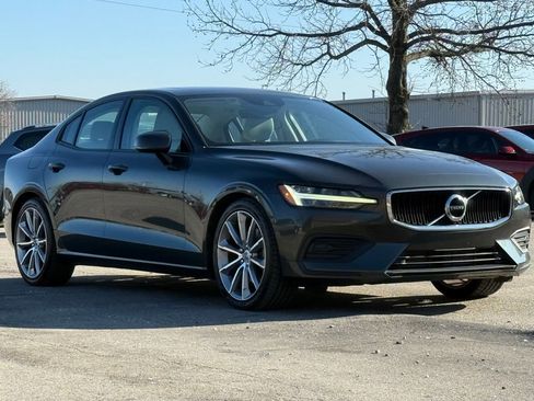 Used 2019 Volvo S60 T5 Momentum w/ Premium Package image 7