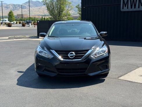 Used 2016 Nissan Altima 2.5 S w/ Power Driver Seat Package FWD image 2
