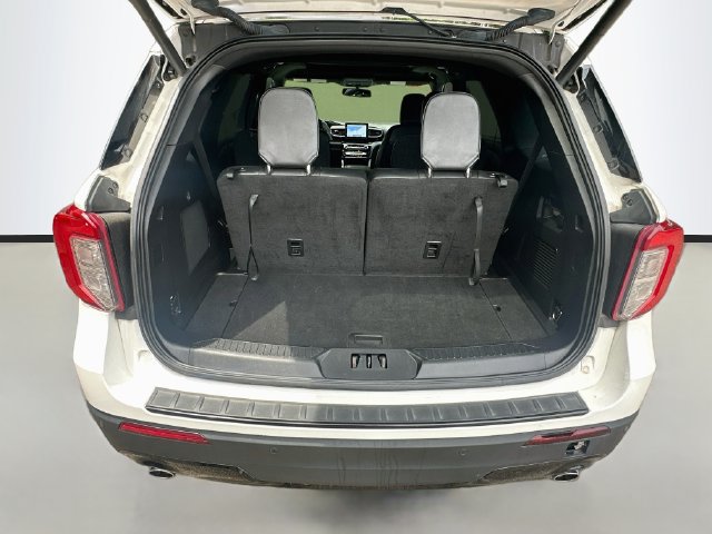 Used 2022 Ford Explorer ST-Line AWD/4WD image 29