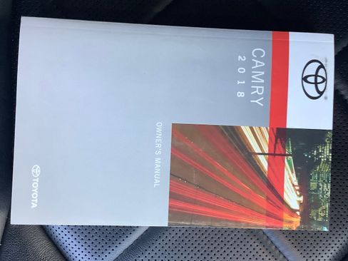 Used 2018 Toyota Camry XLE image 26