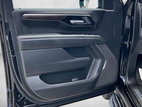 Used 2025 Chevrolet Tahoe LT RWD image 17