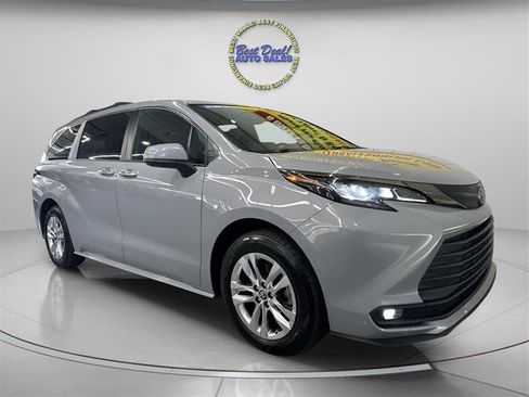 Used 2023 Toyota Sienna XLE Woodland Edition AWD/4WD image 7